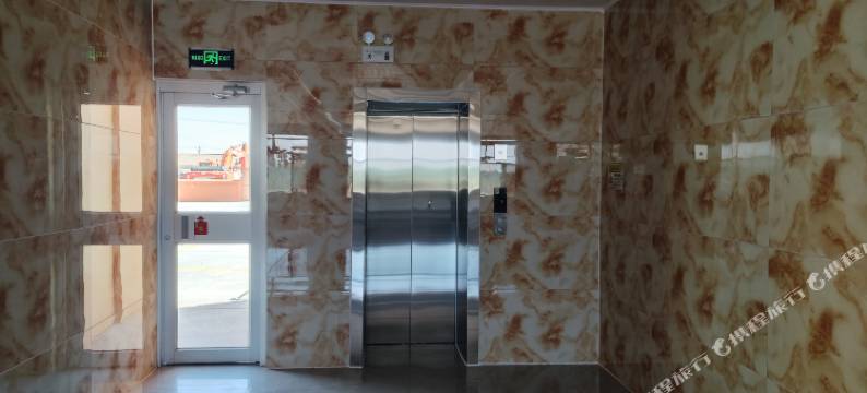 额济纳旗金色圣殿商务宾馆图片