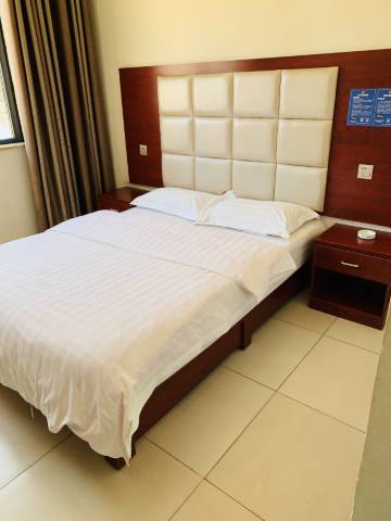 伊川金佰合宾馆