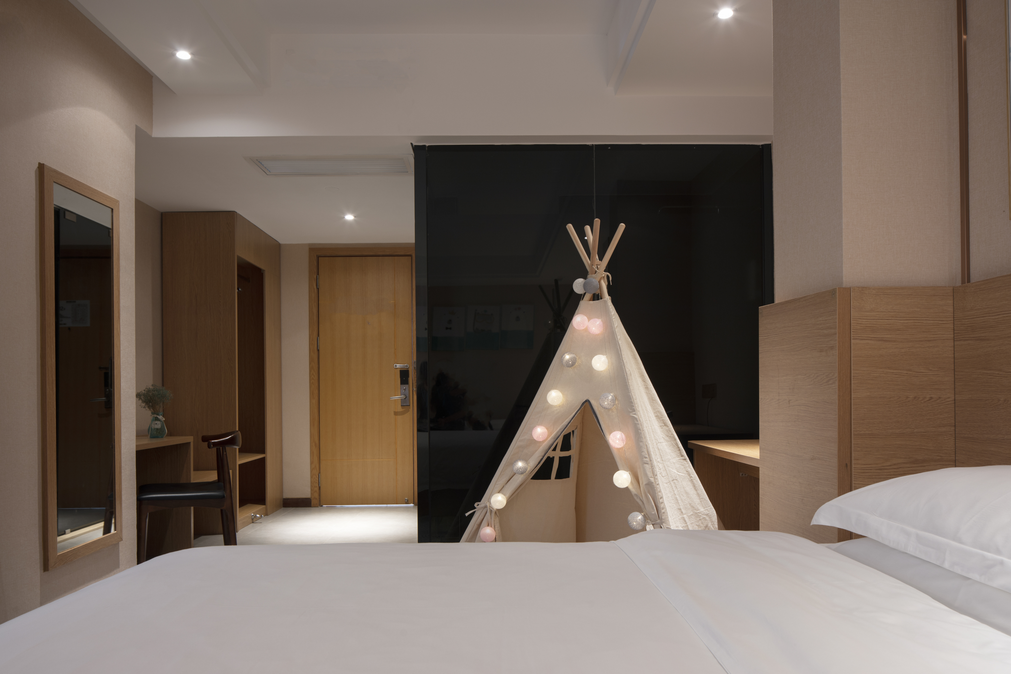 T-Social Hotel (Yuexiu International Conference Center Guangzhou Railway Station Subway Station) Over view