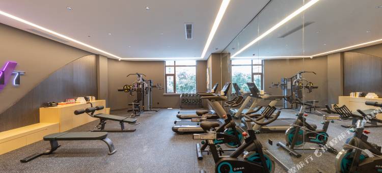 重庆江北机场回兴轻轨站亚朵酒店图片