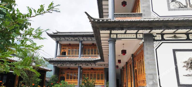 鸡足山民家庭院民宿图片