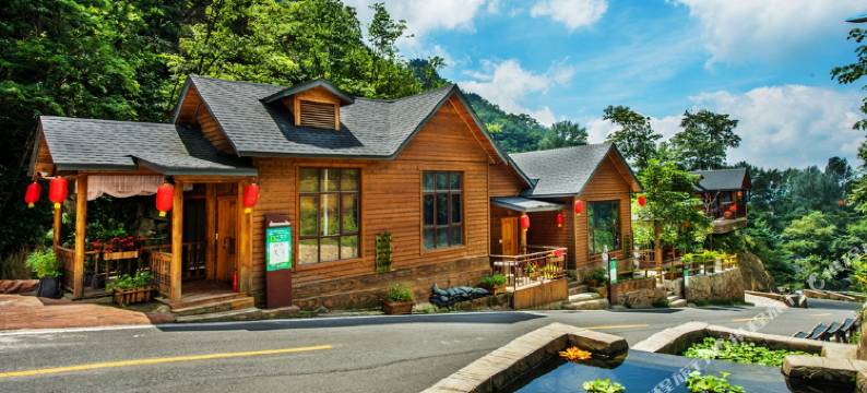 西峡老界岭避暑山庄图片