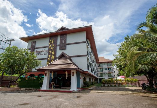 Huen Jao Ban Hotel Hotel Overview