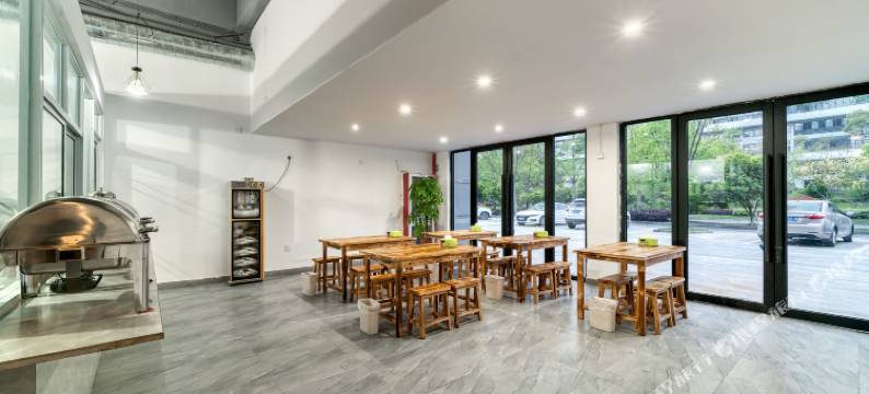 回禾梦巢酒店(龙游城北开发区店)图片