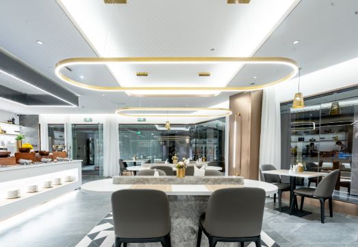 Homeinn Plus Hotel (Pei County Zhongjin Plaza) Hotel Overview