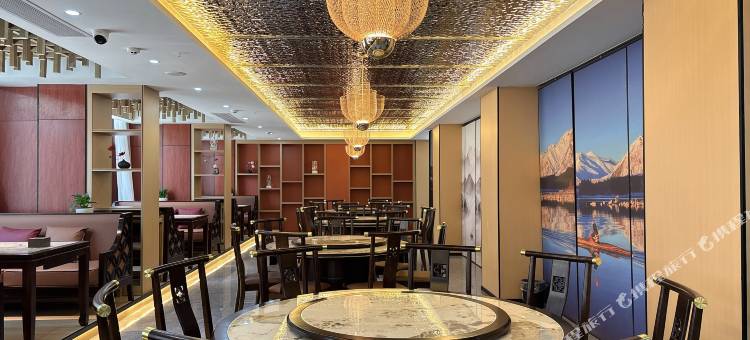 芒康朗庭假日酒店图片