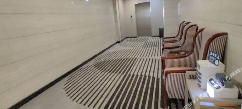 半岛大酒店(进贤吾悦广场店)图片