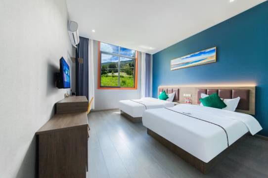 星河酒店(甘孜州巴塘县318国道店)