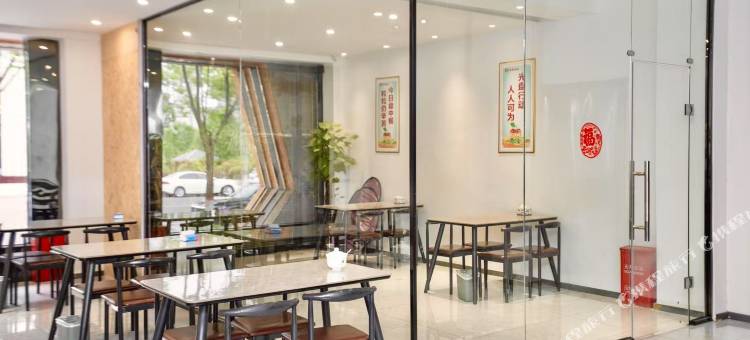 宜居君怡酒店(泌阳博雅世家新时代国际学校店)图片