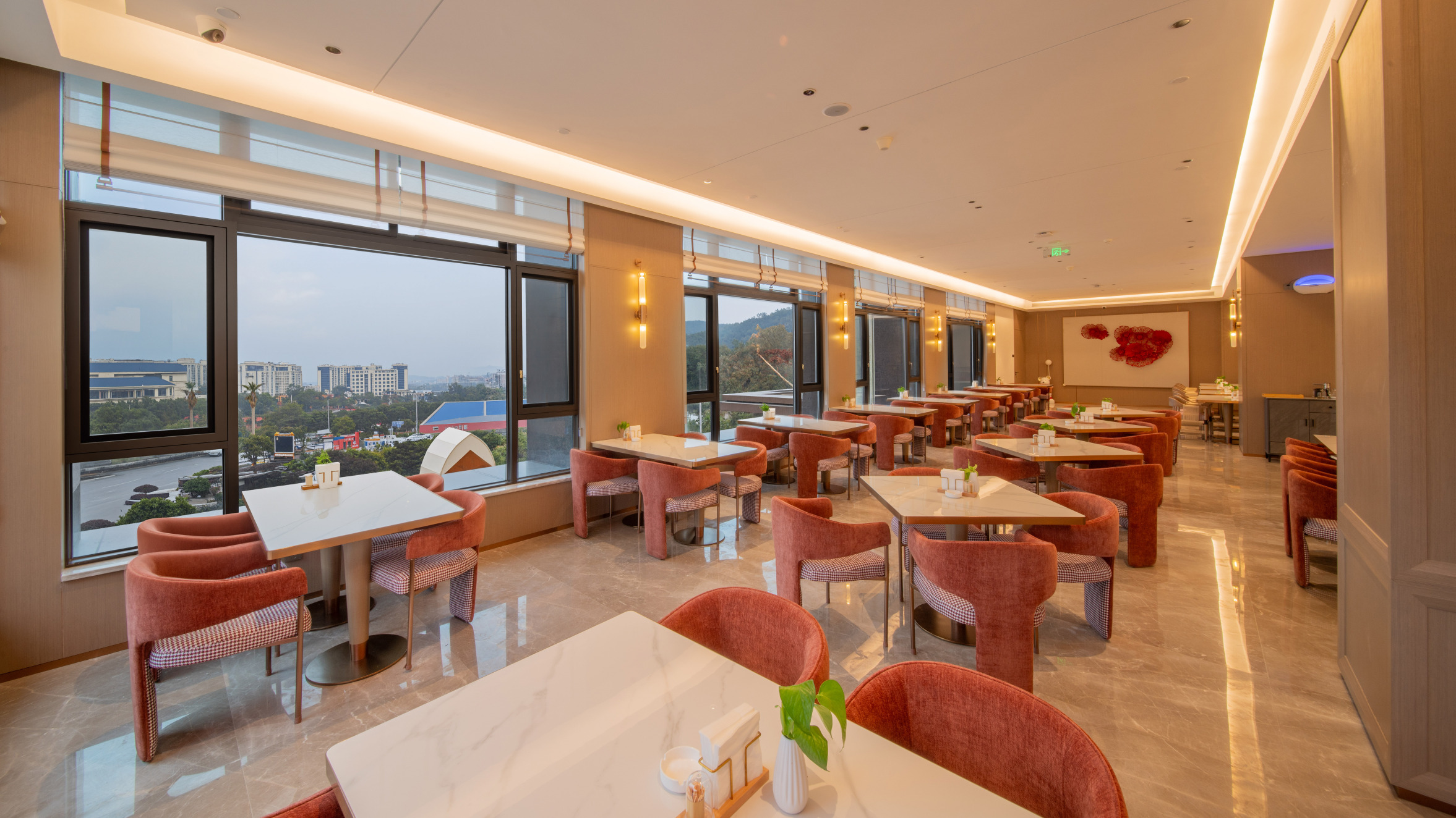 Zhenxiong Shengjin Hotel (Mission Hills Shopping Park) Hotel Overview