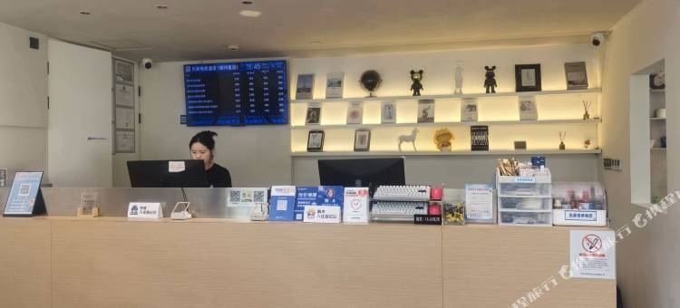 REMAX热麦电竞酒店(宁波鄞州明州里广场店)图片