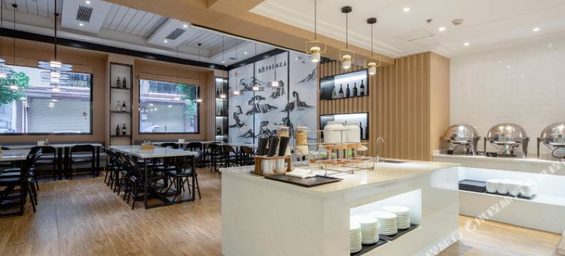 英德星址酒店(英西峰林小镇店)图片