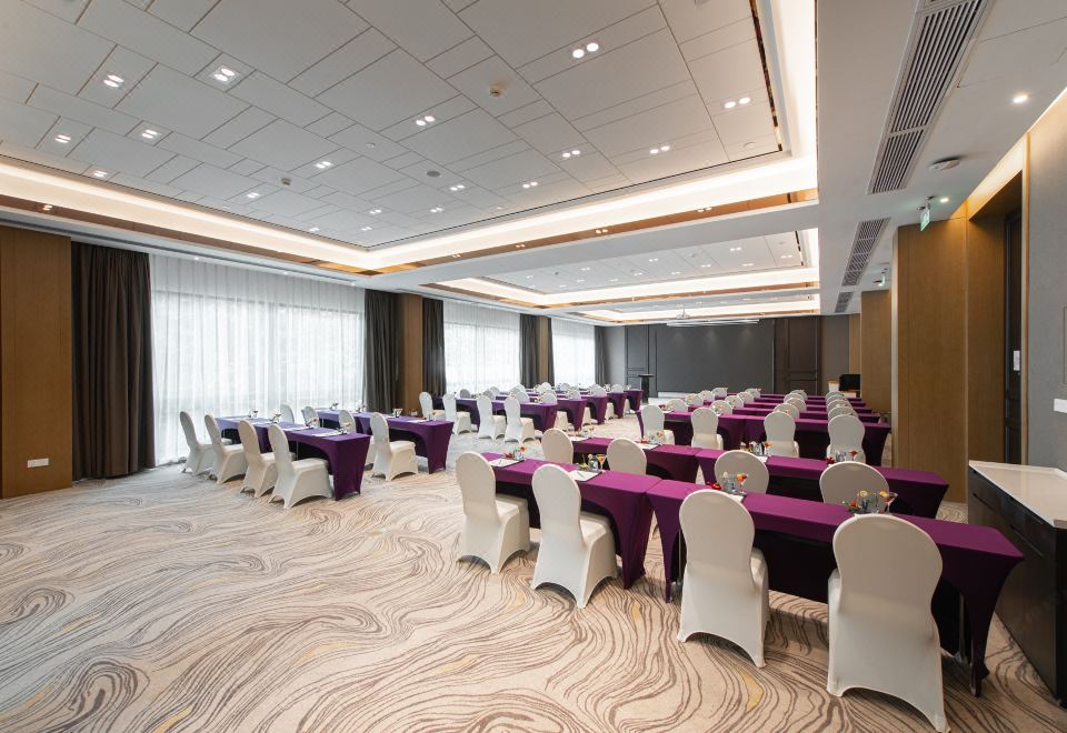 Holiday Inn Wuhan RiverisdeHotel Overview