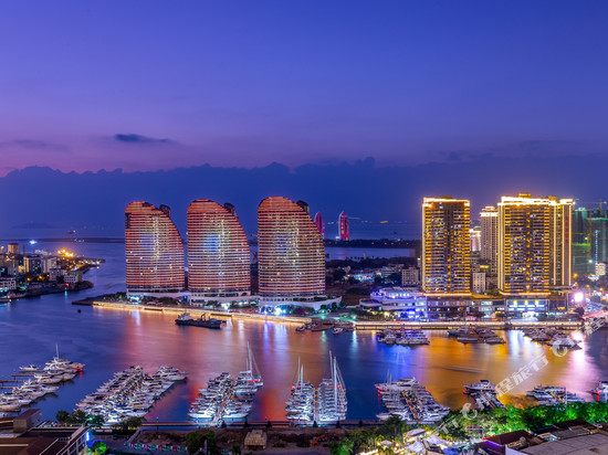 三亚海天盛筵国际游艇港度假公寓(中服免税第一市场店)