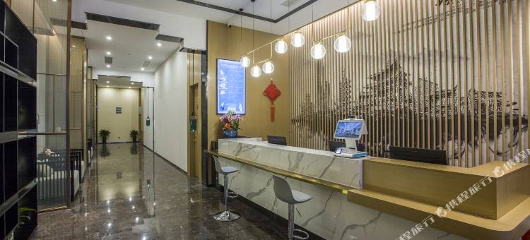 白玉兰酒店(镇江南站绿地广场店)图片