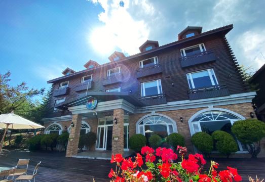 Ailiga Travel VillaHotel Overview