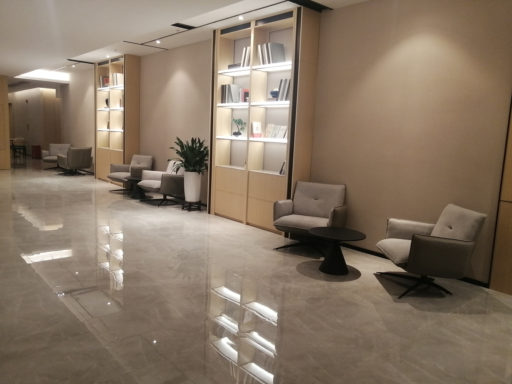 Vienna International Hotel (Shenzhen Futianqu Jingtian)Hotel Overview