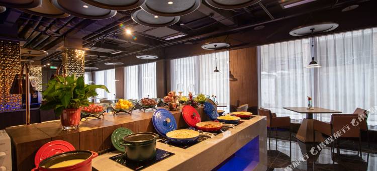 力曼解百纳酒店(烟台山景区火车站店)图片