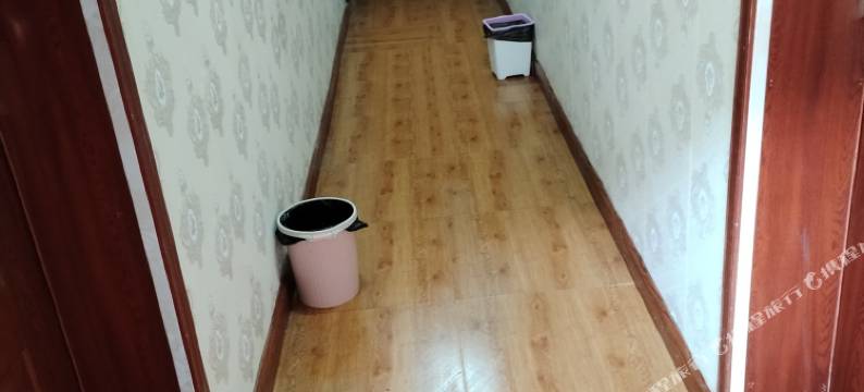 稻城阿当崩呷民居图片