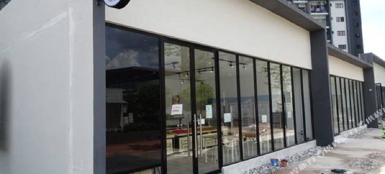 KLIA Lili Residensi 5+2 PAX 带华丽泳池(KLIA Lili Residensi 5+2 PAX with Splendid Pool)图片