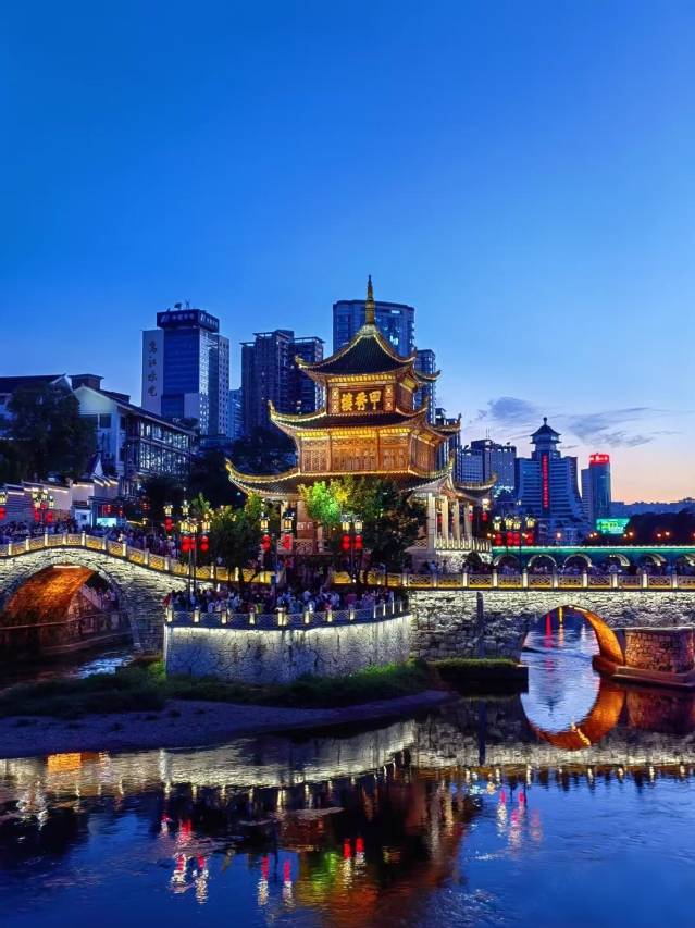 龙猫精灵｜YOUNG•IS•DIFFERENT酒店(喷水池地铁站民生路好吃街店)图片