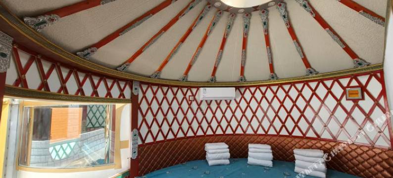 察右中旗辉腾锡勒草原牧都民宿图片