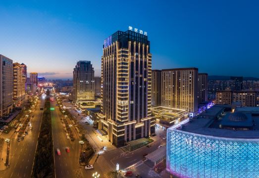 西宁海湖新区美居酒店外景图