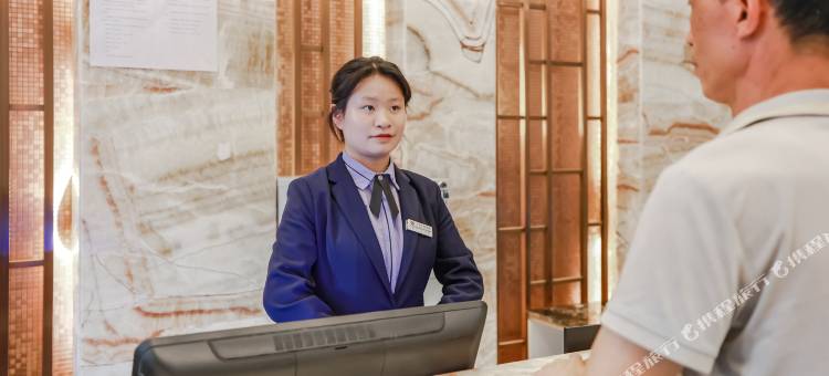 广州久龙酒店(镇雄天景泽园店)图片