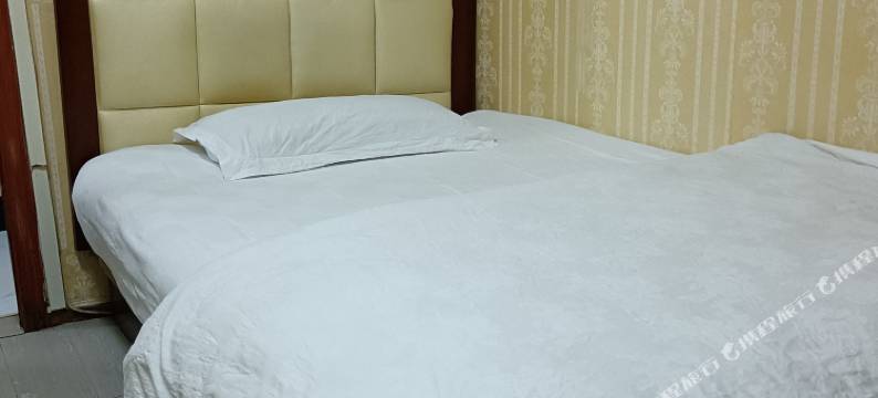 武汉鑫芳旅馆(华中科技大学同济医学院青年路地铁站店)图片