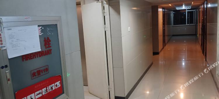 唯宜影院酒店(武汉岳家嘴地铁站店)图片