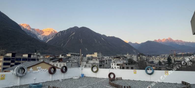 海螺沟拾年民宿图片