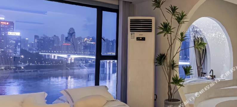 重庆忆拾高空江景公寓(解放碑洪崖洞店)图片
