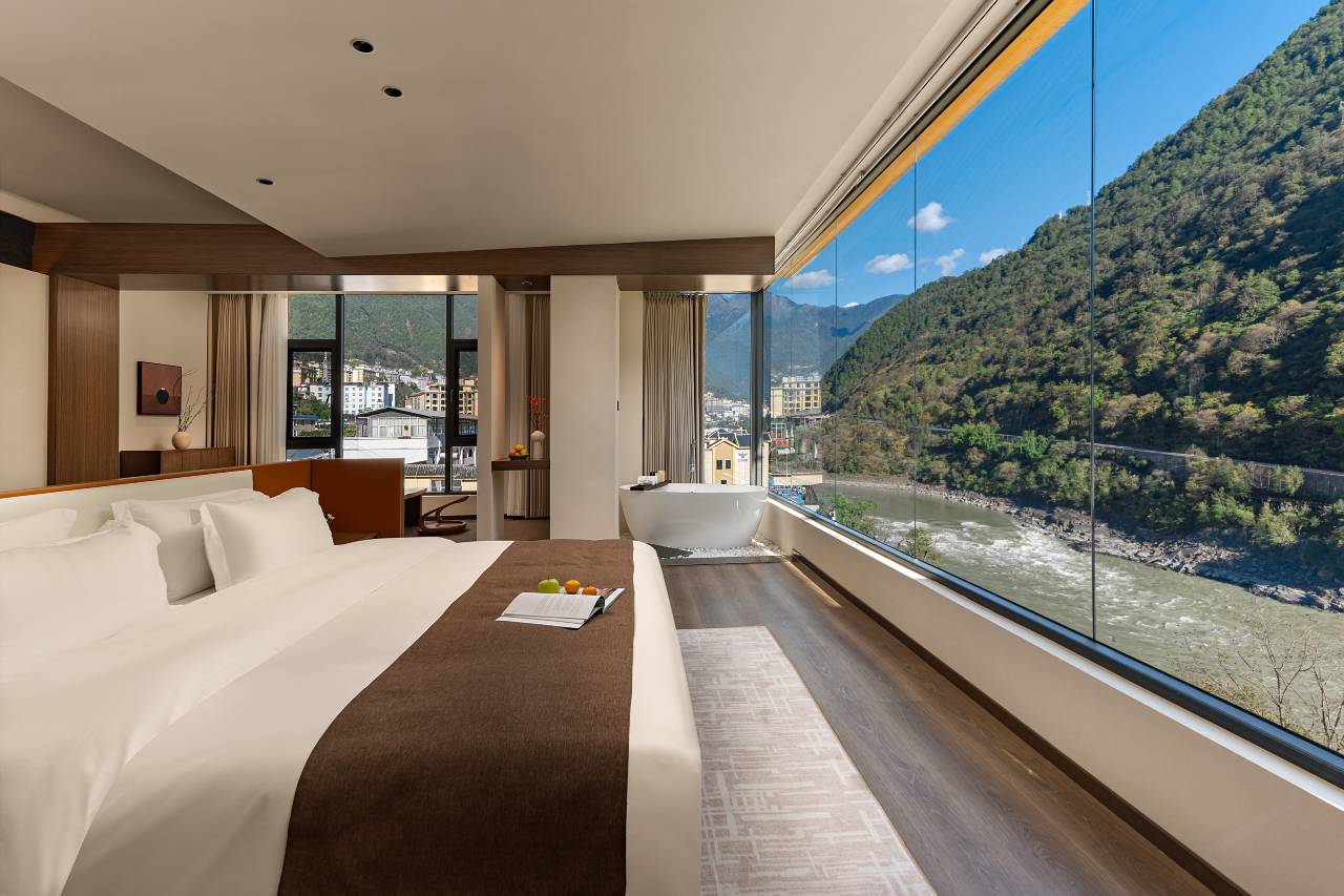 怒江旺咱卡｜MountainJoy DulongRiver ·设计师雪山观景智能酒店图片