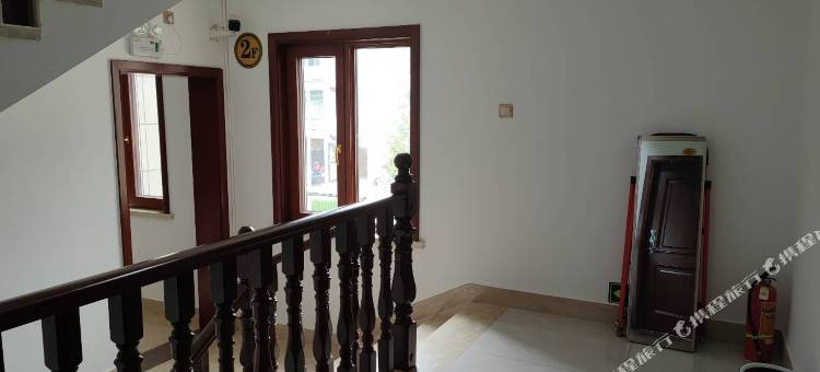 江山蓝天白云民宿图片