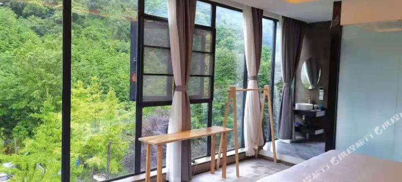 青城后山拾山里民宿(泰安古镇店)图片