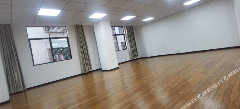 新平次时代主题酒店图片