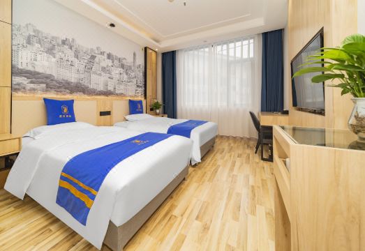 Super 8 Collection Hotel (Chengdu Pidu Pitong Subway Station) Hotel Overview