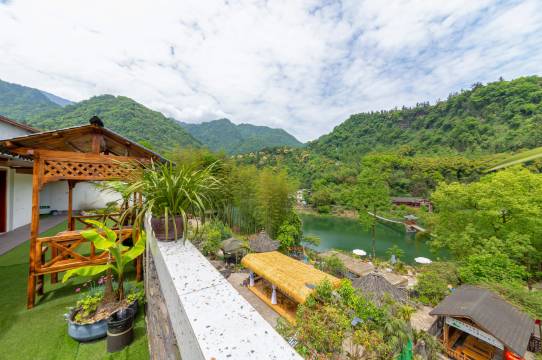 峨眉山平湖山庄(景区店)