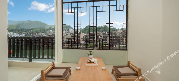 NANBEI楠北·设计师美学民宿(镇远古城新大桥店)图片