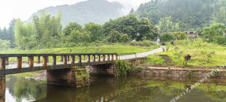 重庆霖霏山庄(四面山水口寺店)图片