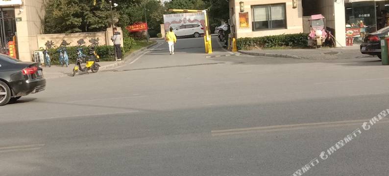 颍上华人易居无人民宿(紫金名苑店)图片