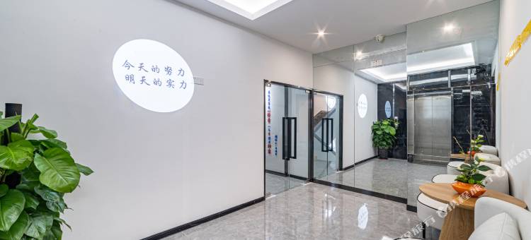 橙果酒店公寓(兴中广场孙文西步行街店)图片