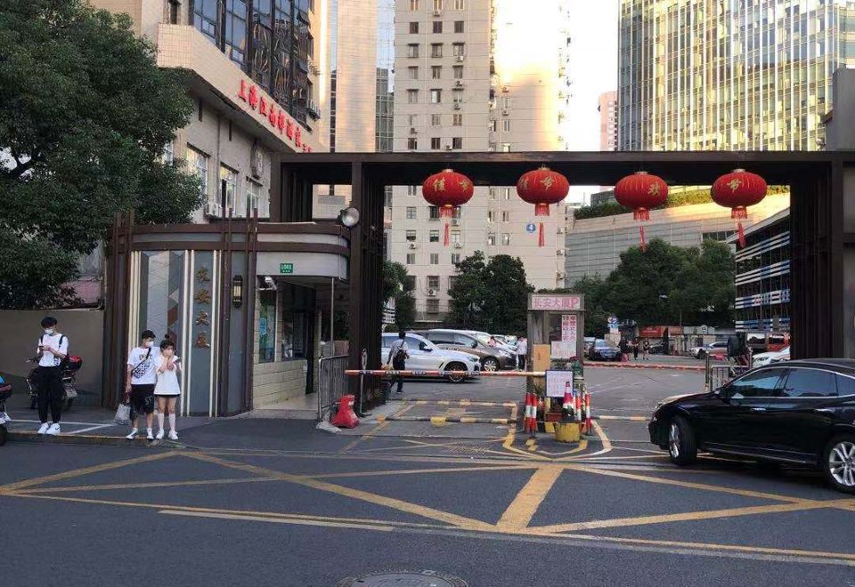 ViewKingE-sports Hotel (Tianmu West Road Store, Shanghai Railway Station) Hotel Overview