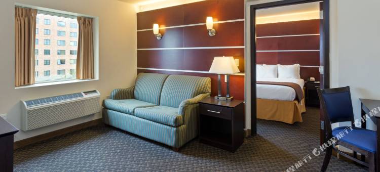 密尔沃基戴斯套房酒店(Days Inn & Suites by Wyndham Milwaukee)图片