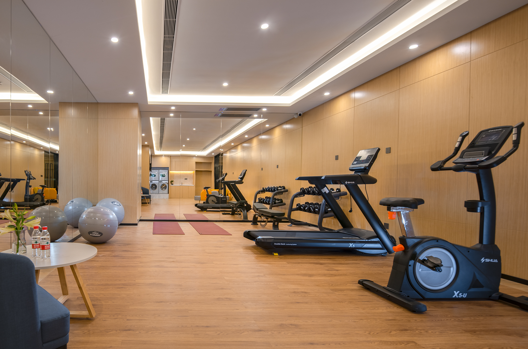 Vienna International Hotel (Shenzhen Futianqu Jingtian)Hotel Overview