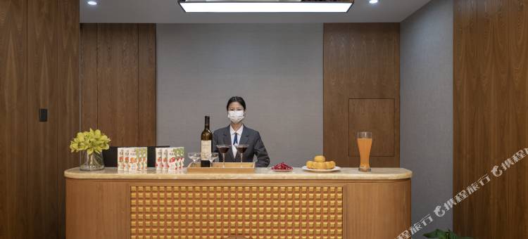 安雅庭院酒店(长沙岳麓山溁湾镇地铁站店)图片