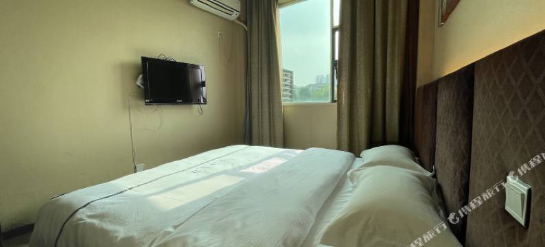 邛崃富宏大酒店(邛崃第一中学高铁站店)图片