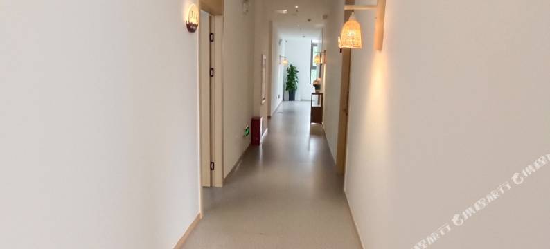 夜澜静民宿(遵义古城遵义航天高级中学店)图片