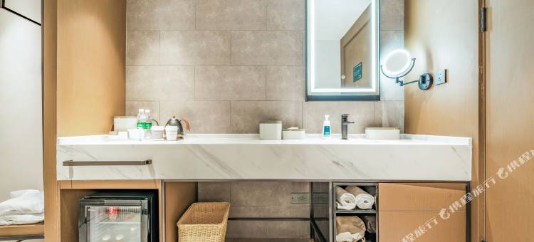 拉萨顿珠金融城柳梧万达广场亚朵酒店图片