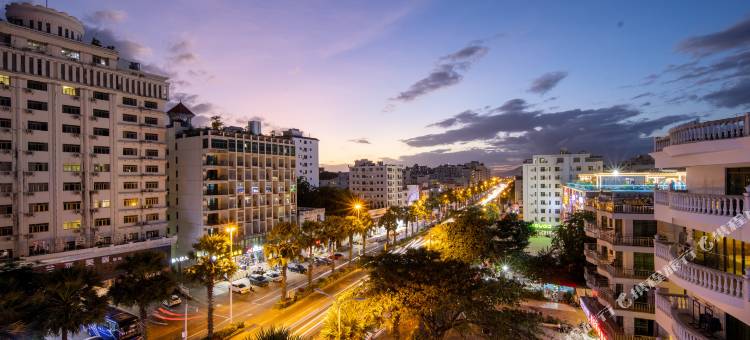 三亚湾凤凰路亚朵酒店图片